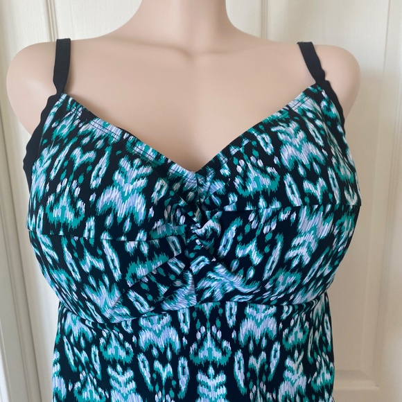 Christina Tankini Top, Size 16D, EUC - Picture 2 of 9